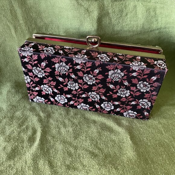 Vintage Floral Brocade Eyeglass Case With Red Satin Lining & Metal Clasp Closure - Picture 5 of 9